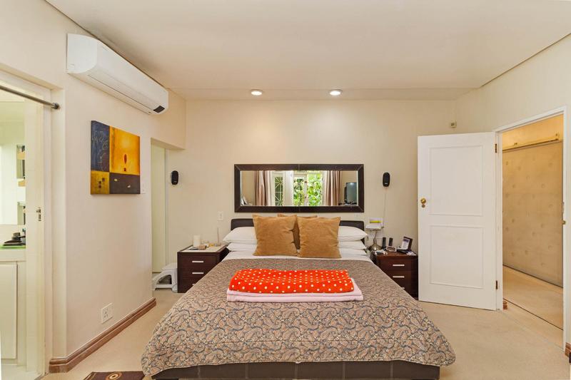 3 Bedroom Property for Sale in Green Point Western Cape